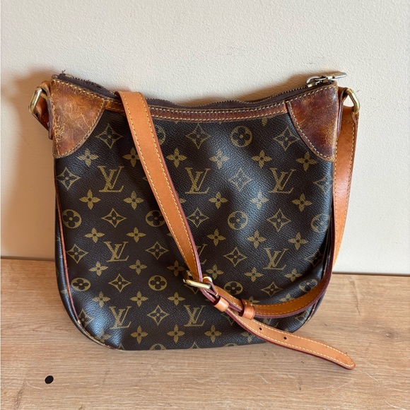 Authentic Louis Vuitton odeon crossbody bag - Picture 1 of 9